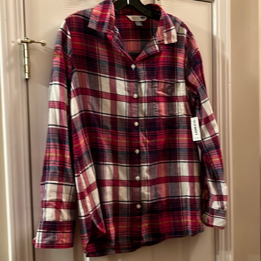 New with tags ladles button up. Smoke free and pet free home.